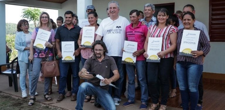 Entregaron 14 viviendas en Cerro Volcán y un SUM para Itacaruaré.