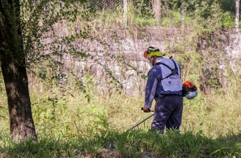 El plan de trabajo en el arroyo Las Martas es parte del Plan de Contingencia “Jujuy Asiste y Reactiva”y comprende tareas de desmalezado, limpieza y reacondicionamiento del cauce.