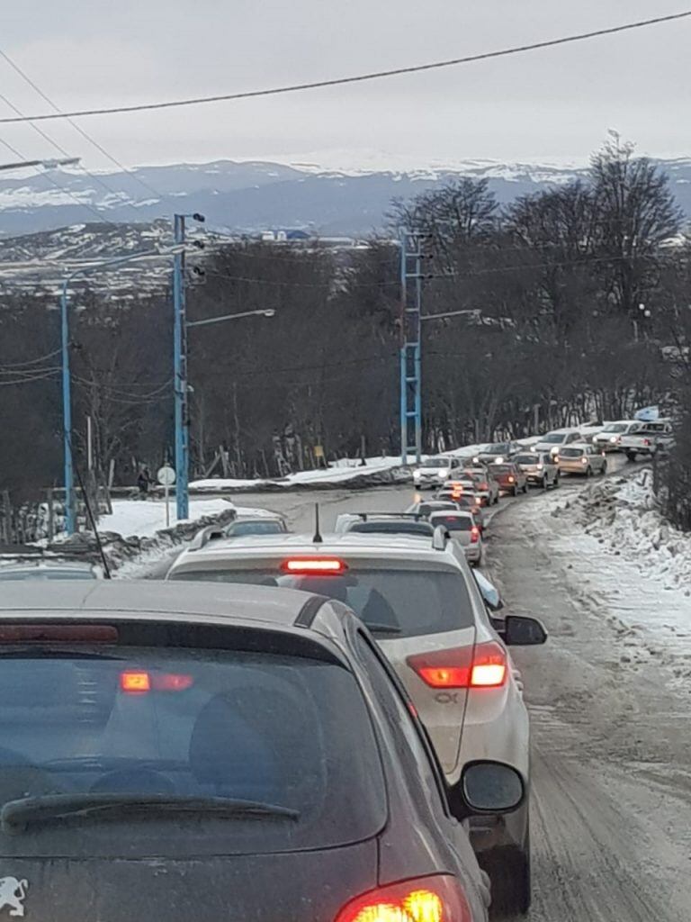 Gran caravana por la ciudad fueguina luego de la convocatoria en el cartel de letras.