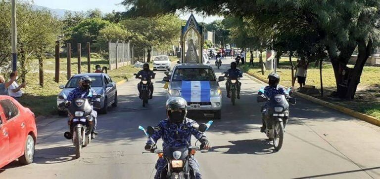 La imagen de la Virgen del Valle recorre las calles de la capital catamarqueña.