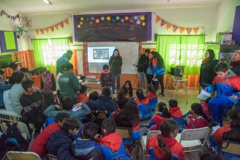 Alta Gracia: la Escuela República Italiana recibió capacitación para prevenir incendios forestales.