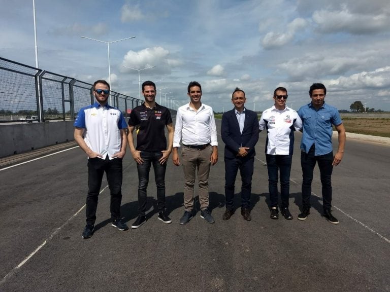 Luego de la presentación, autoridades y pilotos recorrieron el circuito.