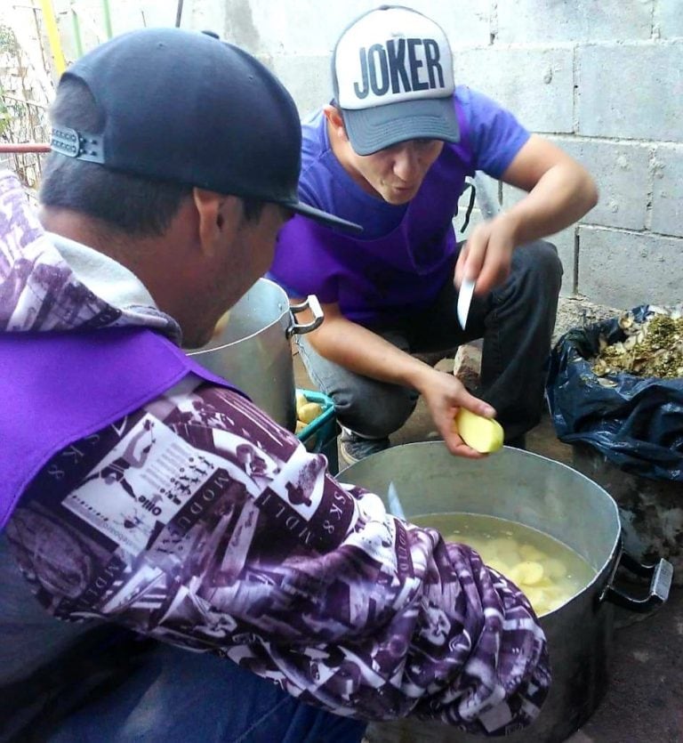 Elaboran abundantes ollas comunitarias. (Foto: gentileza Micaela Farías).