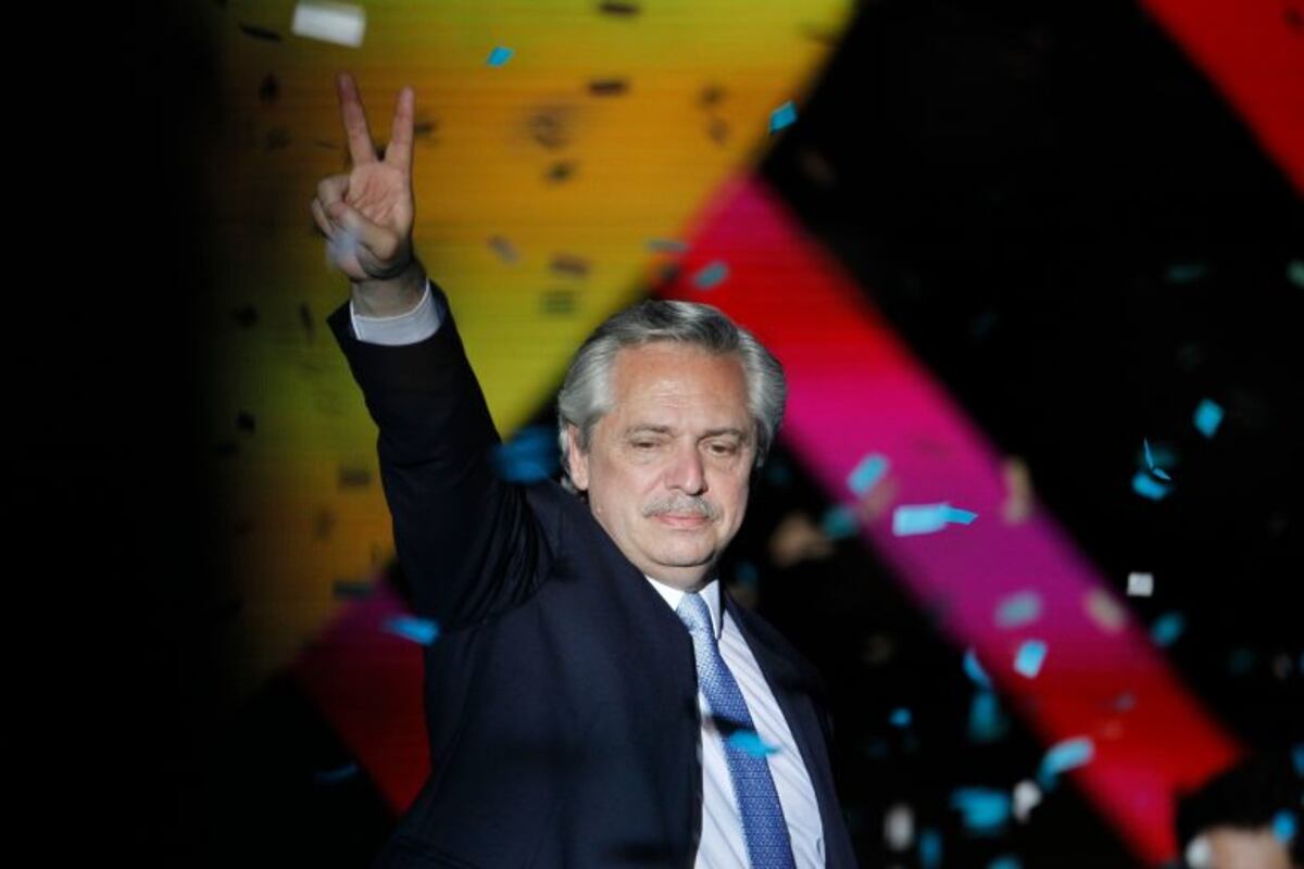 La chicana de Alberto Fernández a Mauricio Macri en su primer día: "No sé si el presidente venía a trabajar ahí"