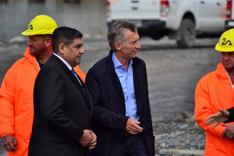 Vicegobernador de Tierra del Fuego Juan Carlos Arcando y el Presidente de la Nación Mauricio Macri en Ushuaia.