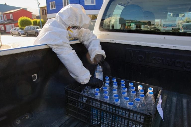 Entrega de Alcohol y Barbijos por la Municipalidad de Ushuaia