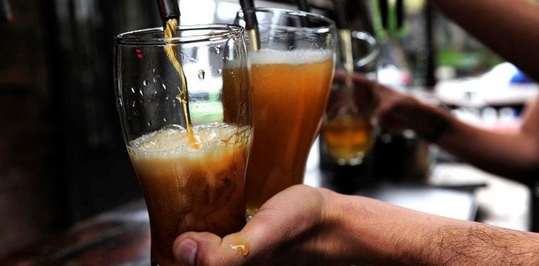 Cerveza artesanal a toda hora y en cada lugar del "hotel cervecería" que se inaugura en Iguazú. (WEB) Imagen ilulstrativa.