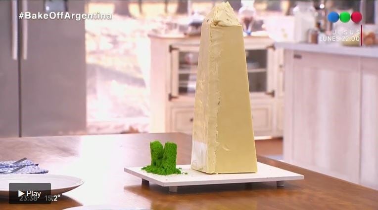 Angelo eliminado de Bake Off luego de presentar un Obelisco de chocolate
Crédito: Telefé