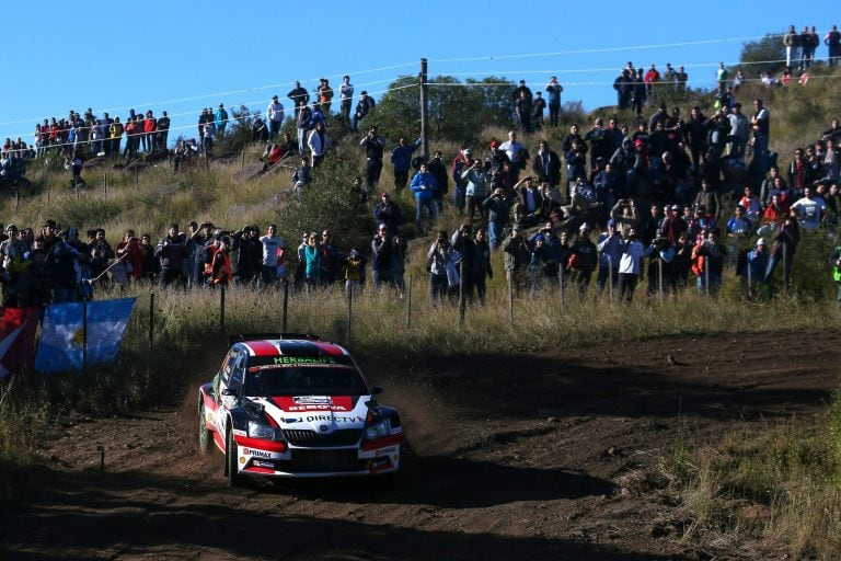 Fernando Mussano, de Río Tercero, junto al peruano Nicolás Fuchs en el Rally de Argentina 2016 con un Skoda Fabia R5. En 2013, el cordobés fue campeón mundial como navegante dentro del Mundial de Producción, justamente con el piloto inca. Se trató de un título similar al que había alcanzado Daniel Stillo, con Gabriel Pozzo en 2001.