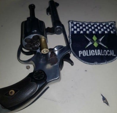 El arma en cuestión, un revólver calibre 32 que el menor llevaba en la cintura. (Comisaría Primera)