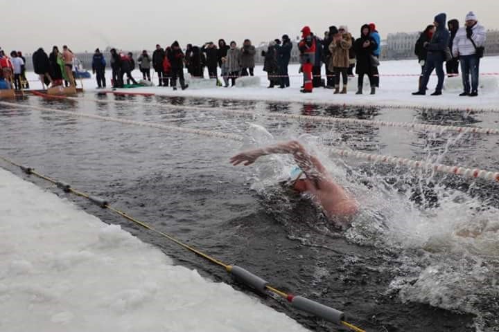 Mariano Martínez, en la competencia internacional organizada por la International Winter Swimming Association.