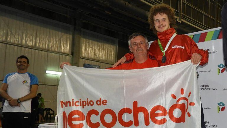 Nicolás Améndola, de la Escuela Municipal “Todos al Agua”, quien será acompañado por el Prof. Marcos Bertone.