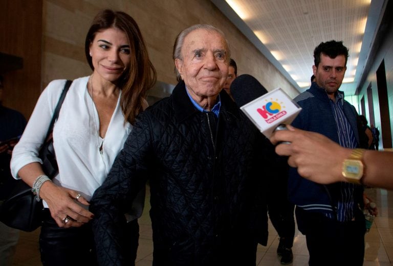 Carlos Menem y su hija Zulema Menem (Foto: Claudio Reyes/AFP)