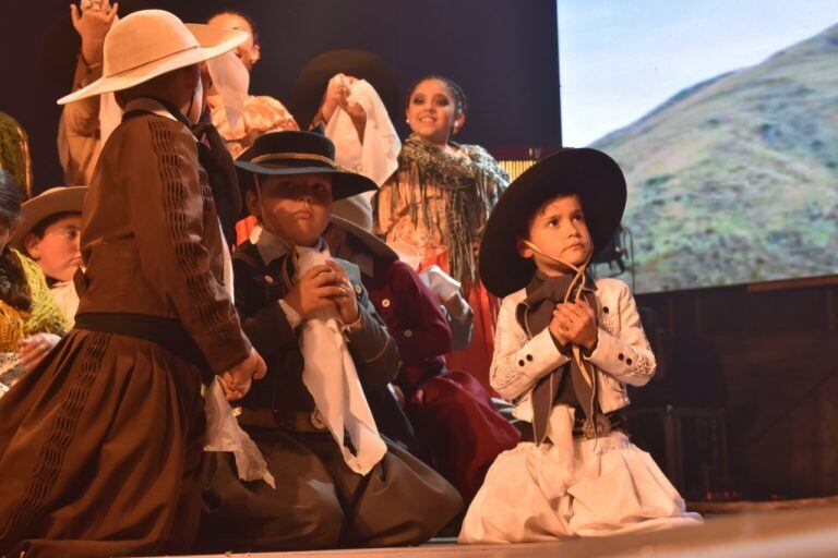 Una variada propuesta de espectáculos folclóricos se lucieron en el escenario del evento que contó con una muy buena presencia de público.