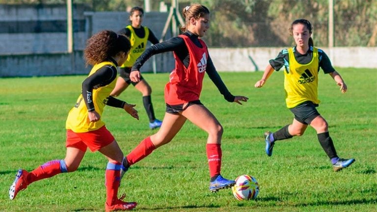 La joven paranaense que no podía jugar al fútbol por ser mujer, entrenó en la PreSelección Sub15