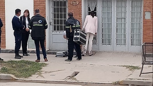 El cuerpo sin vida de la mujer de 84 años fue encontrado en su vivienda de Pozo del Molle, amordazada y golpeada. (Policía de Córdoba y Villa María Vivo)