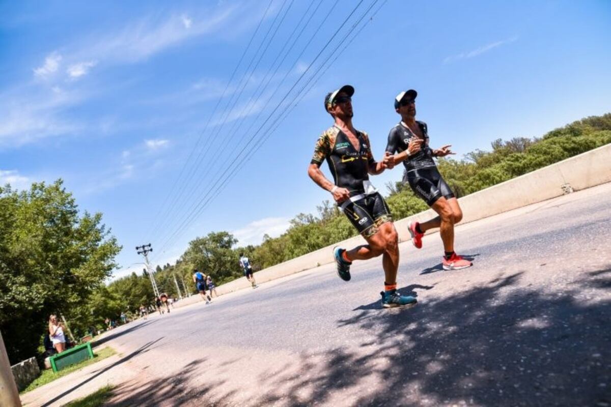 Atletas de Arroyito con buena participación en el Triatlón de Embalse