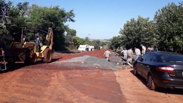 Base para la pavimentación en en la Avenida Martín Fierro, entre las avenidas Vivanco y Eva Perón, de Posadas. (M. de Posadas)