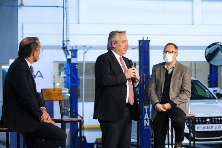 Alberto Fernández en la planta de Peugeot en El Palomar (conurbano bonaerense) (Foto: Presidencia)