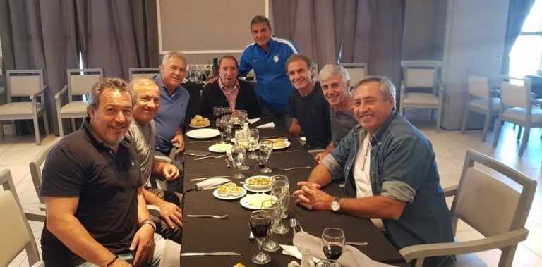 Bilardo junto a sus dirigidos