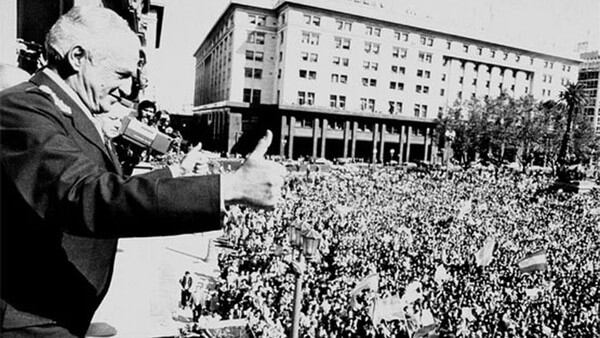 La algarabía, el jolgorio, las emociones, inundaron la plaza y aunque Randazzo avisó sobre la cautela, el impulso y el orgullo pudo más.