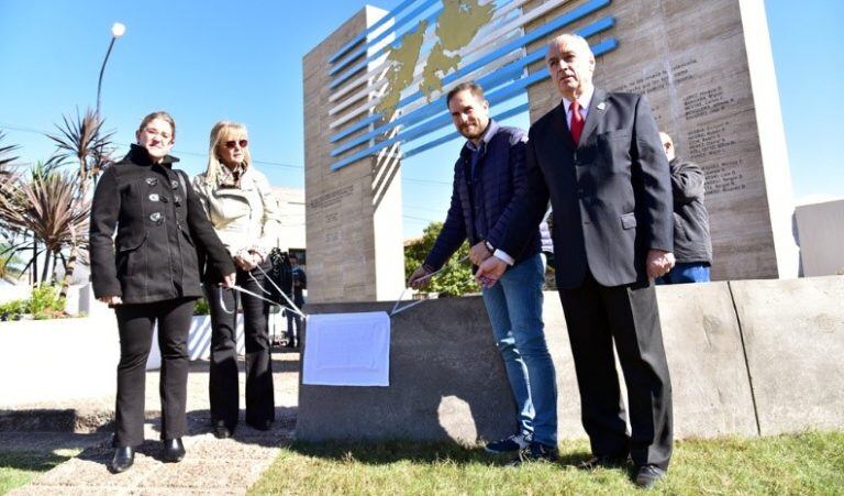 Villa María homenajeo a un héroe fallecido en el conflicto bélico de Malvinas.