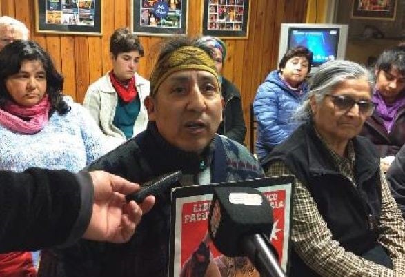 Familiares y abogada de  Jones Huala reclaman por la decisión judicial.