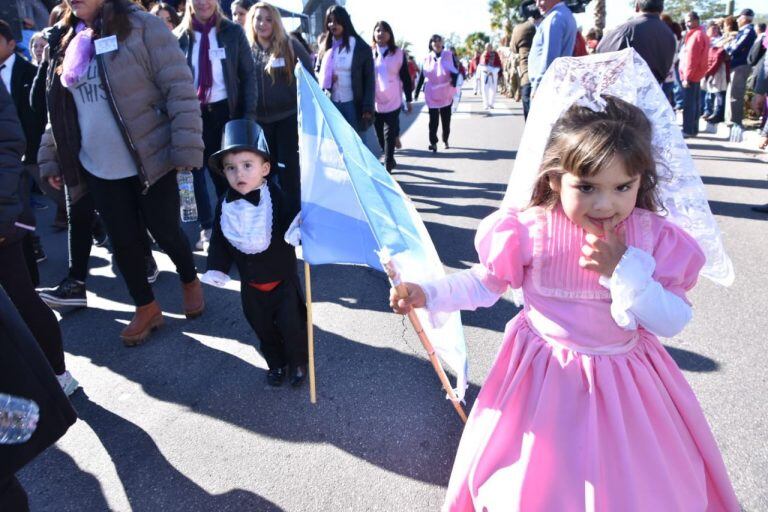 Acto y desfile civico 25 de mayo