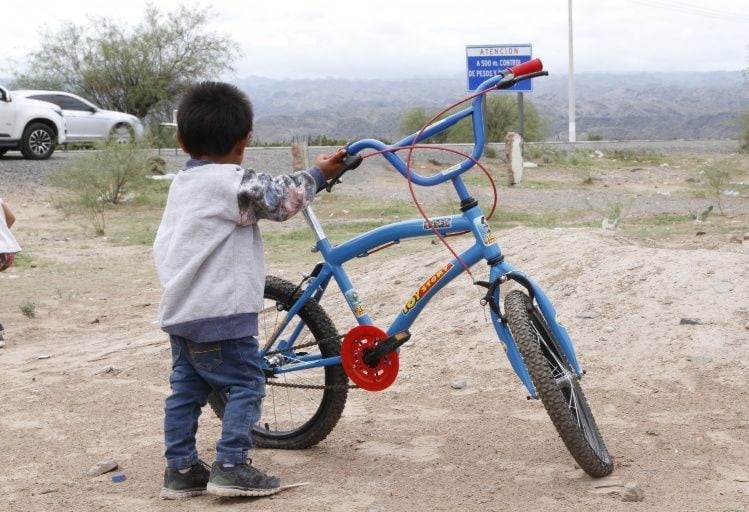 Ulises recibió el regalo tan esperado, una bici nueva.