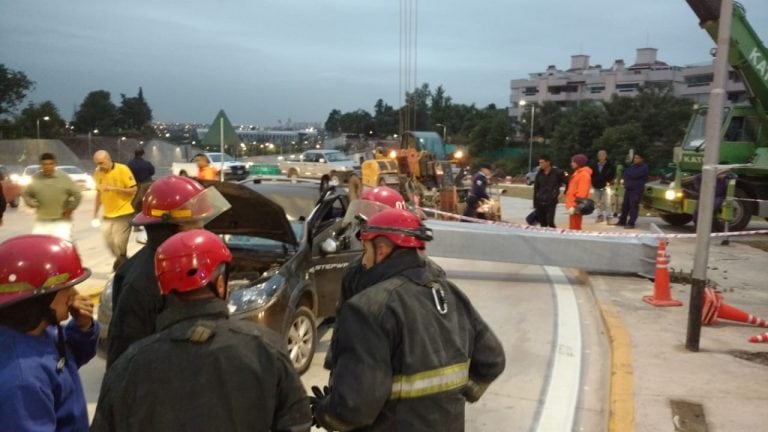 El insólito accidente ocurrido en la zona del flamante Nudo Vial del Cerro de las Rosas.