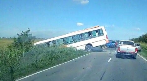 Choque entres dos colectivos en la ruta 33.