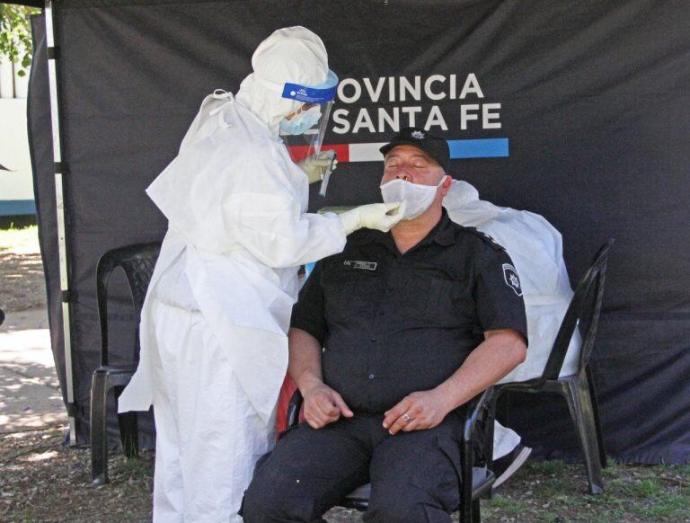 Testeos de coronavirus a la policía (Gobierno de Santa Fe)