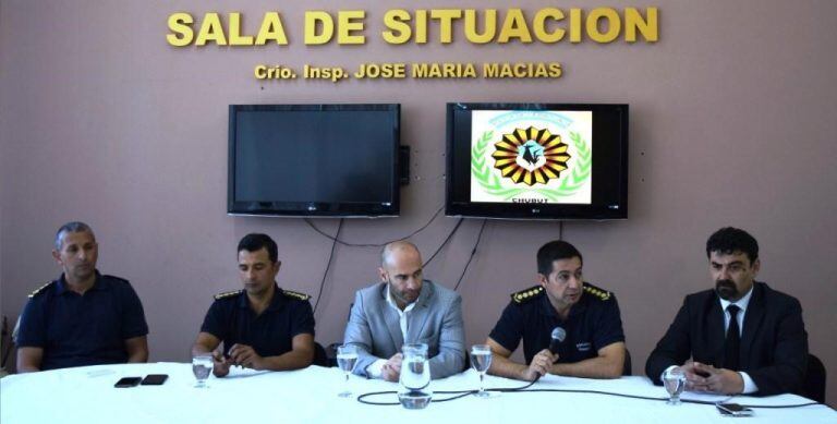 Conferencia del ministro y jefes policiales.