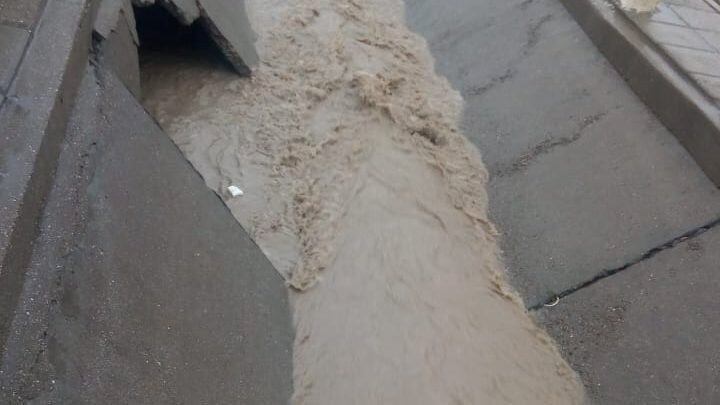 El canal evacuador de la Roca tuvo una rotura.