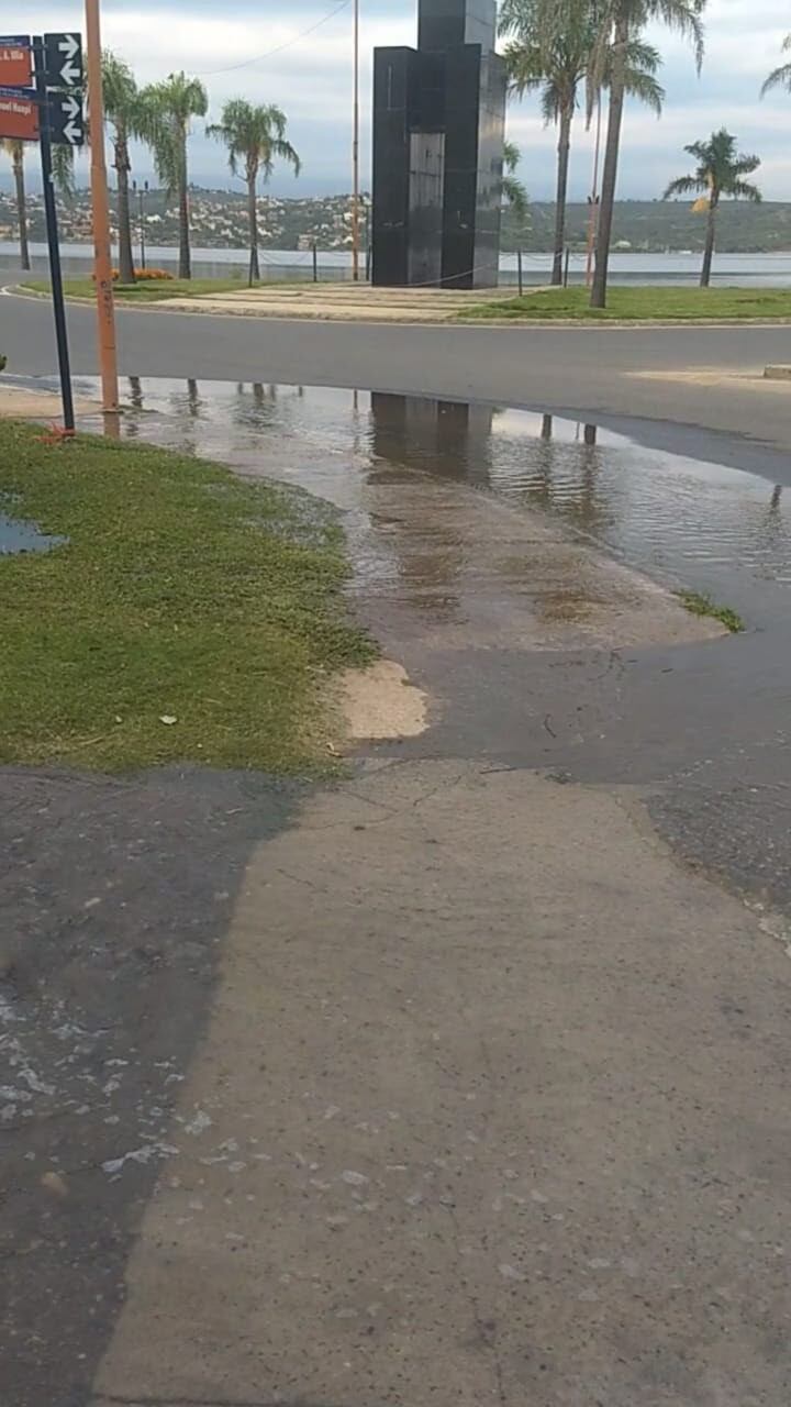 Así se veía la esquina cerca de la costanera local.