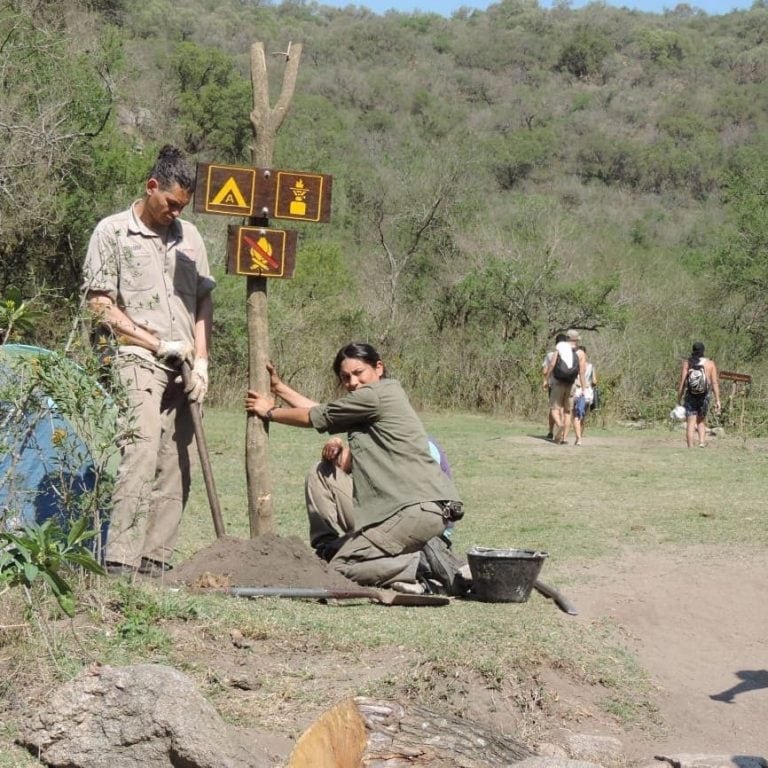 Guardaparques realizaron tareas de mantenimiento en la reserva La Quebrada (Foto: FM Sierras Chicas)