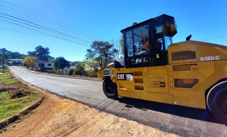 Bernardo de Irigoyen: la Dirección Provincial de Vialidad ejecutó obras de asfalto sobre empedrado