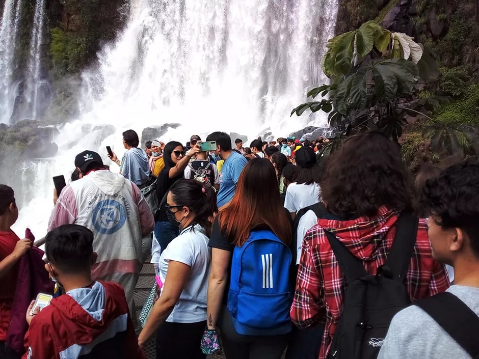 Con más de 22 mil visitantes a las cataratas, Iguazú se recompone de las restricciones de la pandemia.