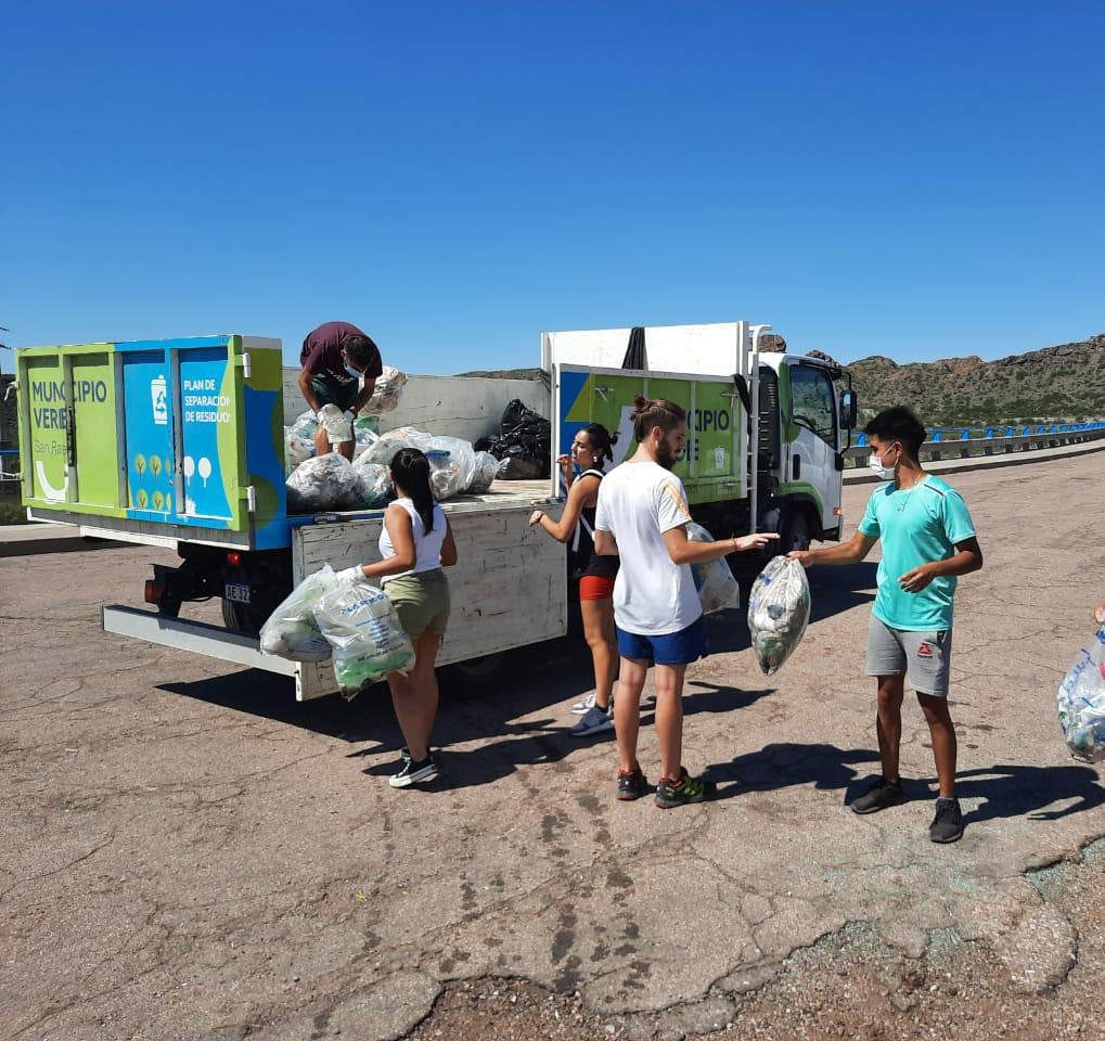 Todo un sábado dedicado a la limpieza del ambiente. 