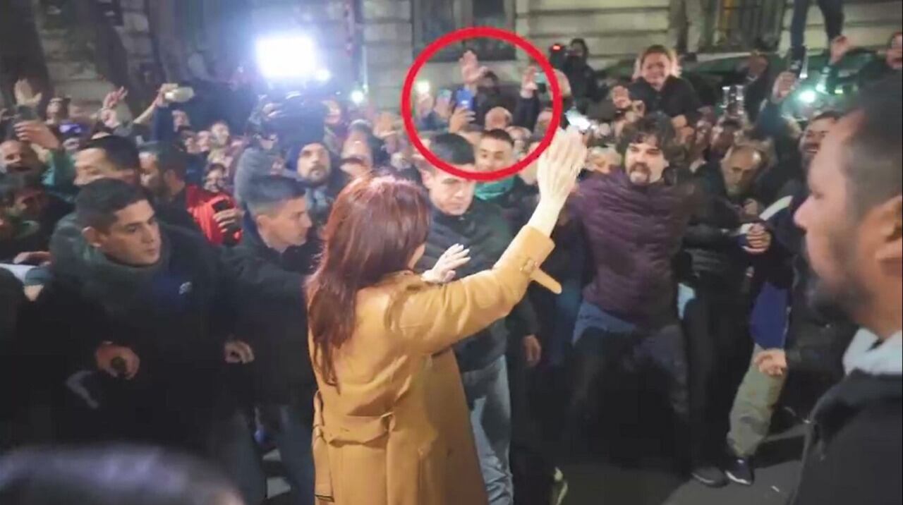 El atacante de CFK estuvo a metros de Axel Kicilof dias atrás