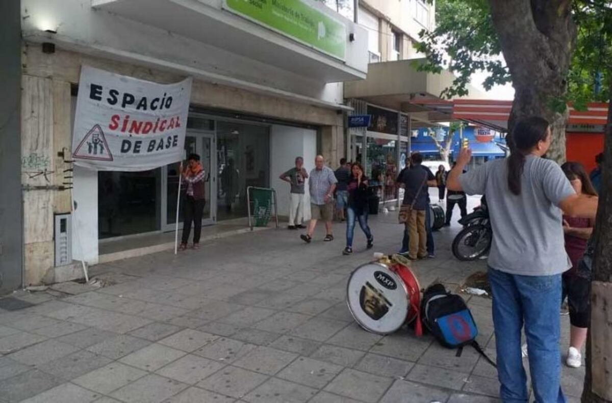 Principio de solución de los trabajadores de Confitería La Cuadra