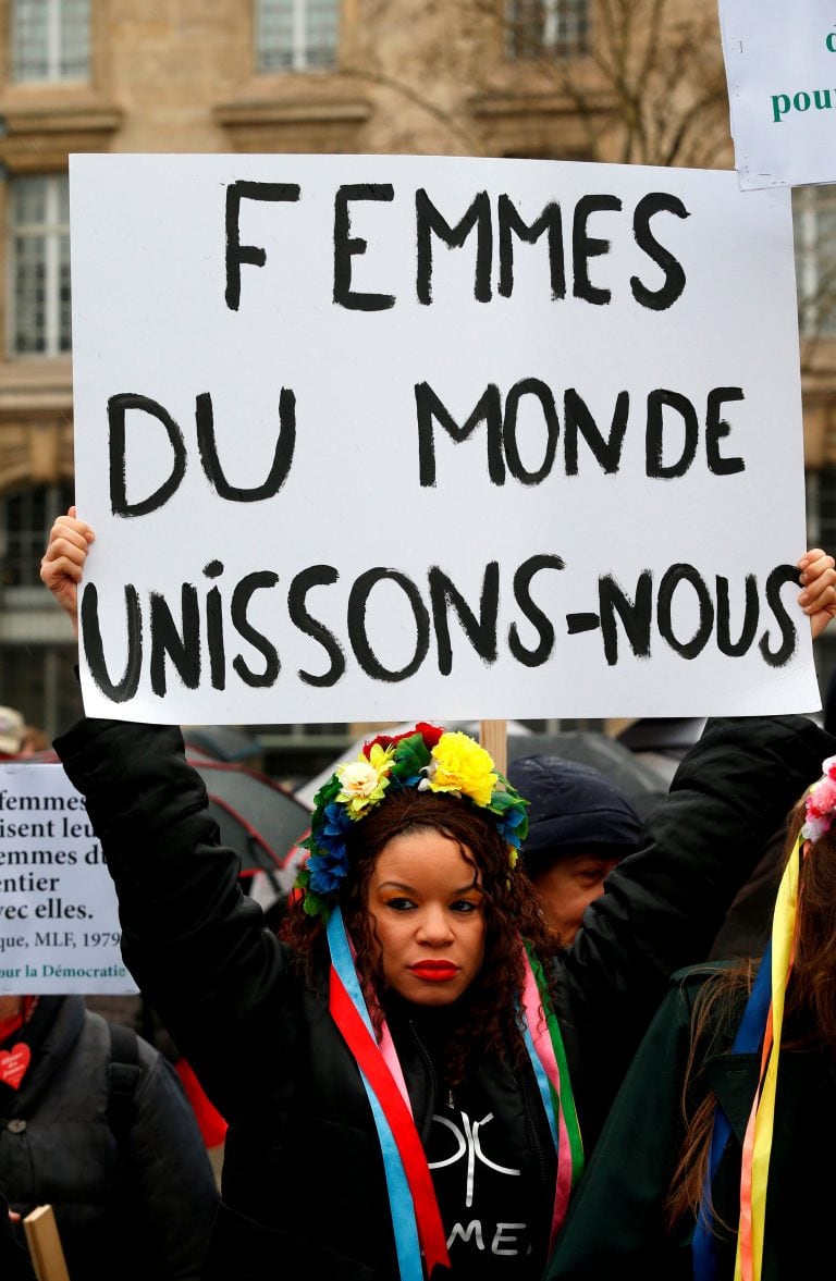 Las calles de París se llenaron de pancartas.