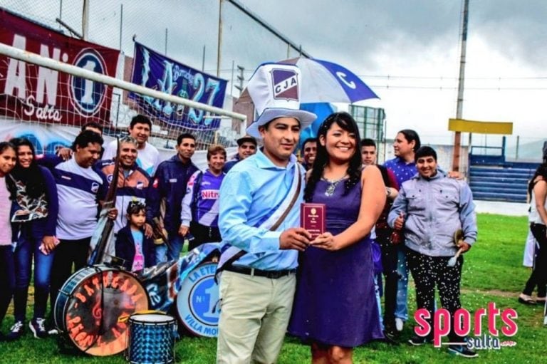 Primer casamientos en la cancha de Juventud Antoniana (Sports Salta)