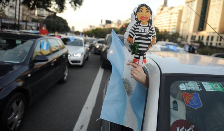 Movilización en contra de la reforma judicial en el Obelisco (Foto: Clarín)