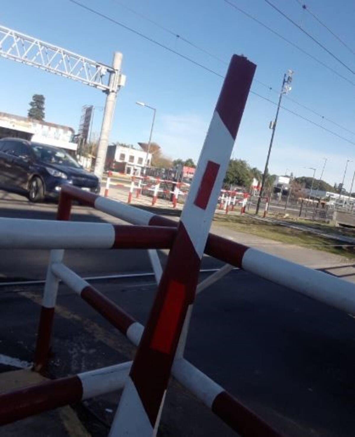 Conductores rompieron barreras del tren Roca en La Plata