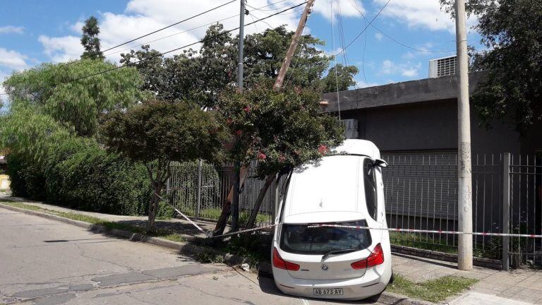 Accidente el Nicanor Carranza y Victorino Rodríguez de barrio Cerro de las Rosas. (Foto @rolopedrotti Mitre 810)