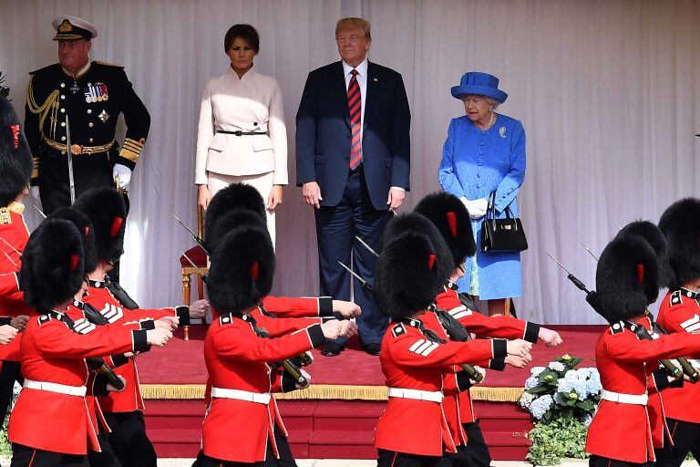 Trump y Melania se reúnen con la reina Isabel II en Windsor