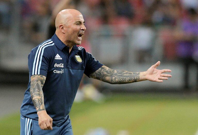 El tatuado Sampaoli. (AP Photo/Joseph Nair)