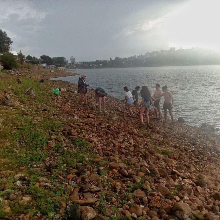 Nueva jornada de limpieza del lago San Roque