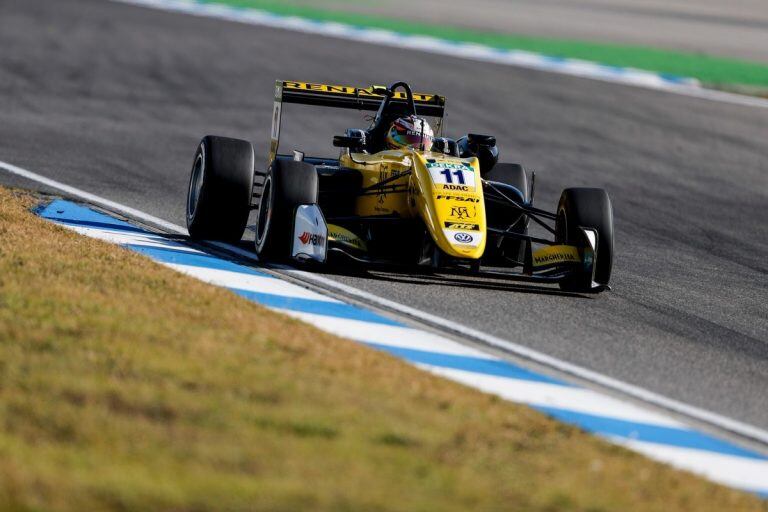 Sacha Fenestraz, en el circuito de Hockenheim, durante la última fecha de la Fórmula 3 Europea.